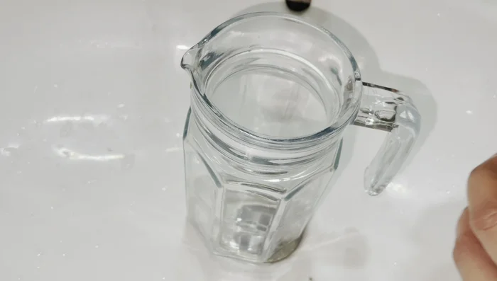 ACV Rinse: Mix 1 part apple cider vinegar with 4 parts water. Apply this mixture to your hair and scalp, massaging gently for thorough cleaning. Leave on for 5 minutes, then rinse thoroughly with plain water.