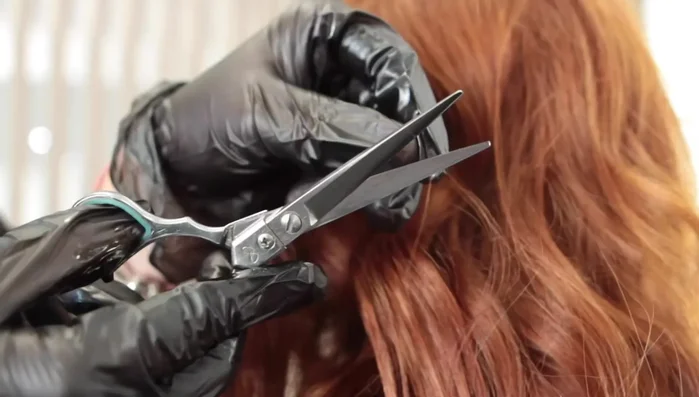Test the sharpness of the scissors by cutting a small piece of hair. Ensure there is no bending of the head