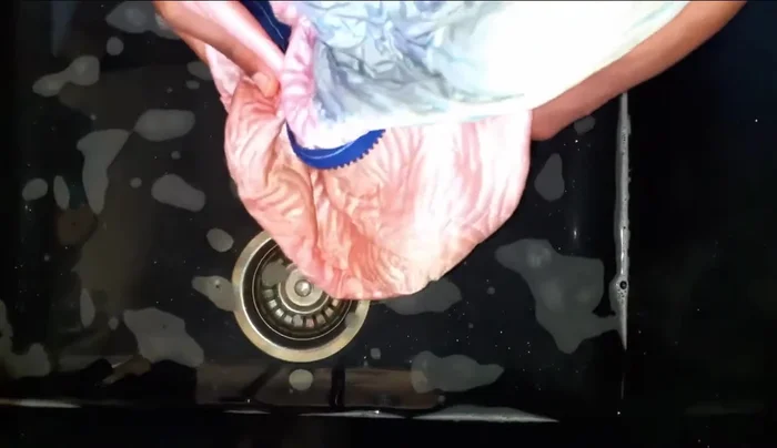 Optionally, you can briefly rinse the liner, making sure to avoid the zipper and heat-sensitive areas. This step might not be necessary depending on the level of dirt.