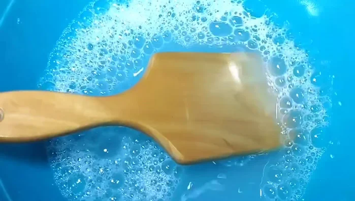 Soak: Let the brush soak for 15-20 minutes to loosen dirt.