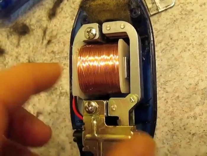 Test the motor by briefly activating the power switch (while ensuring you're only touching the switch).
