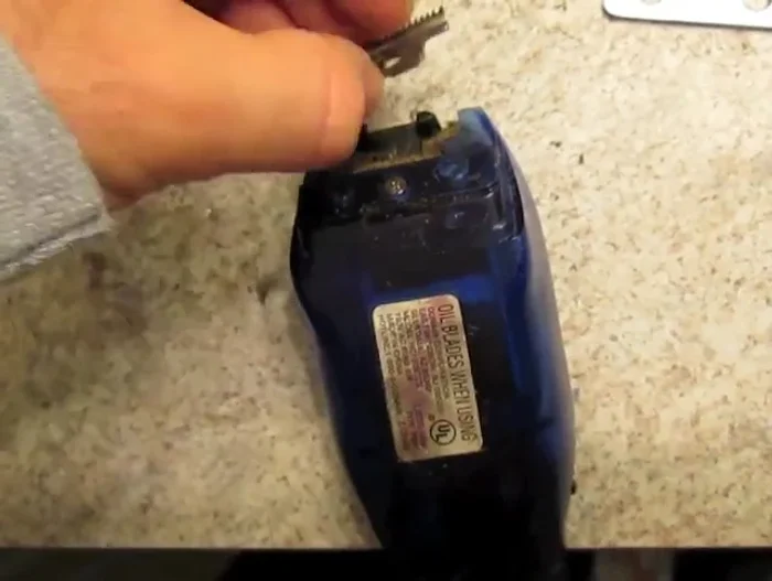 Plug in the clipper and check if the blades are vibrating.