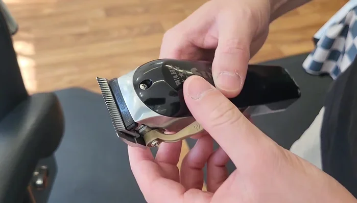 Hold the clippers correctly (blades facing down) to prevent oil from entering the mechanism.