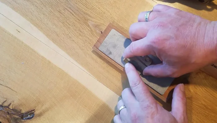 Observe the change in color of the plates; lighter sections indicate sharpened areas.