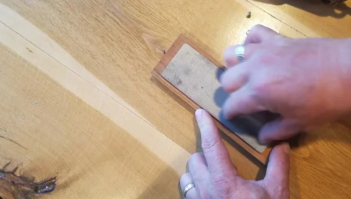 Observe the change in color of the plates; lighter sections indicate sharpened areas.