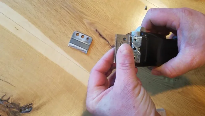 Adjust the cutting height by sliding the plates forward or backward.