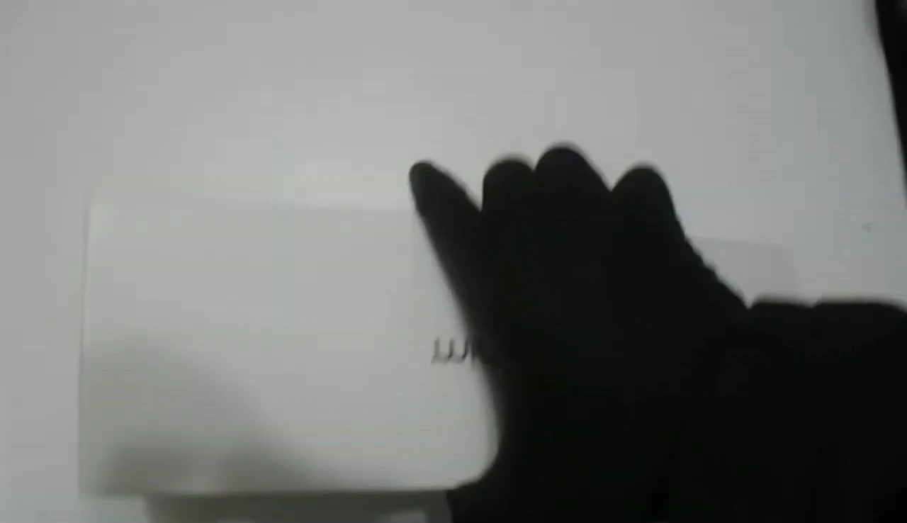 Close-up of the Elchim brand logo on the packaging