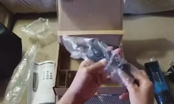 Hair clipper kit unboxing: tools and accessories
