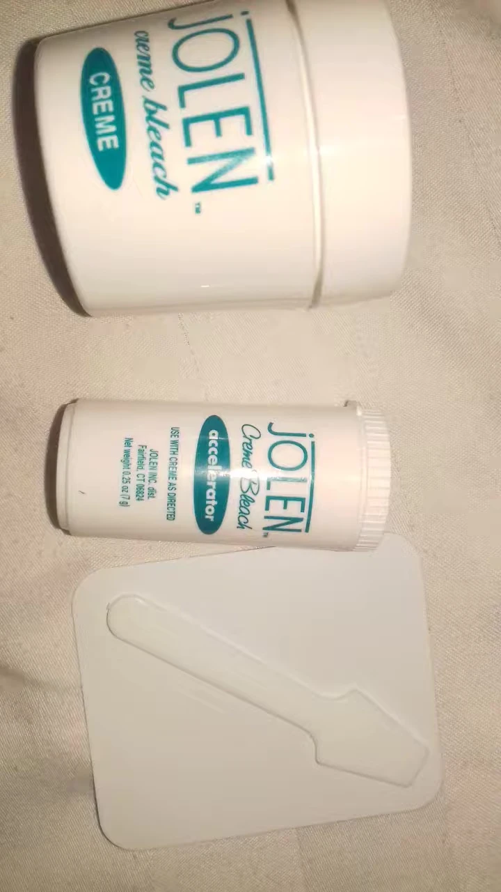 The contents of the Jolen Creme Bleach box