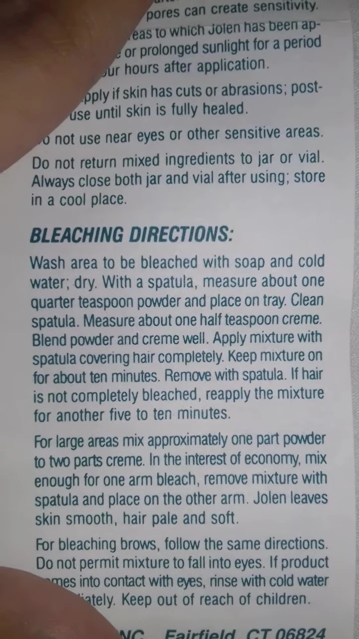 The instruction booklet showing mixing ratio