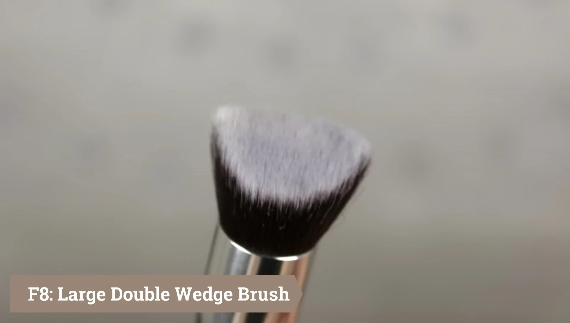 Close-up of the F8 large double wedge brush.