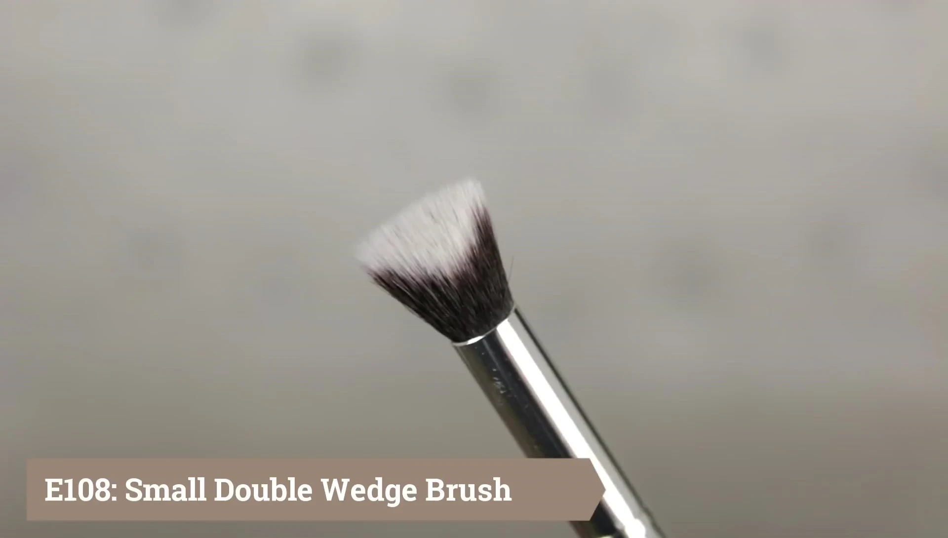 Close-up of the E108 small double-edged brush.