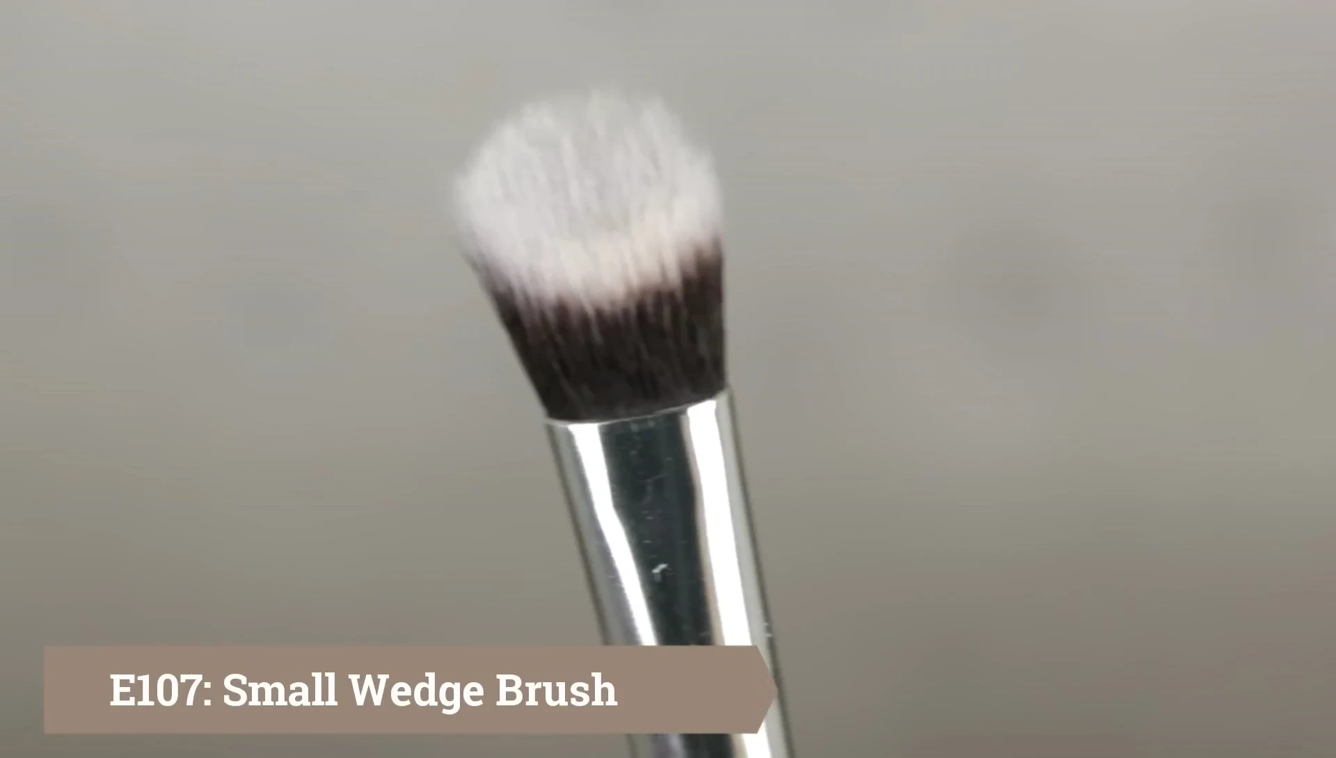 Close-up of the E107 small wedge brush.