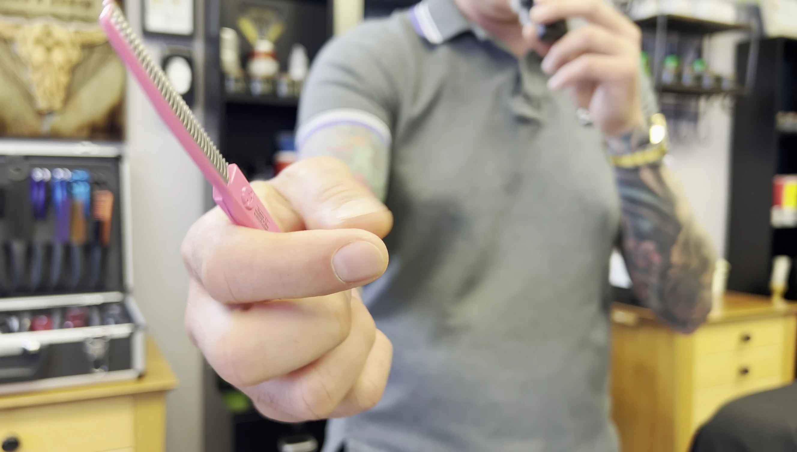 Demonstration of blending shears