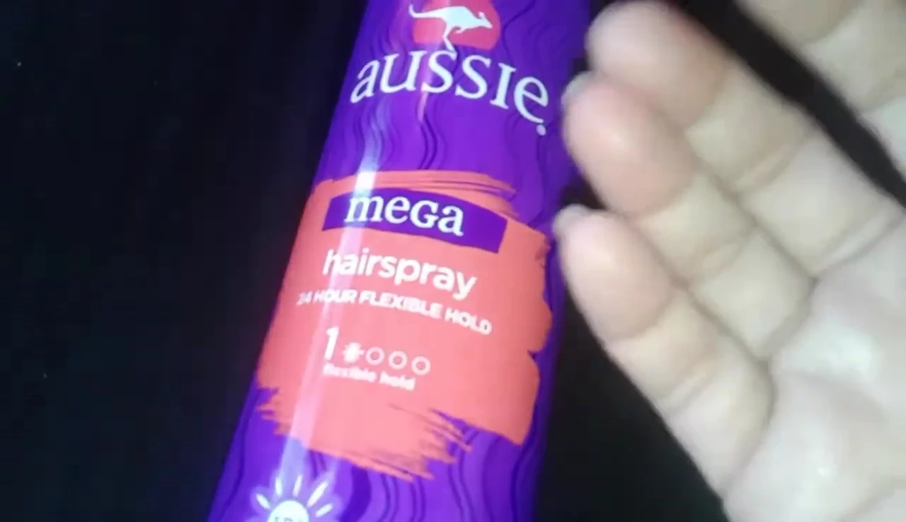 Mentioning the use of deep conditioners as complementary sun protection.