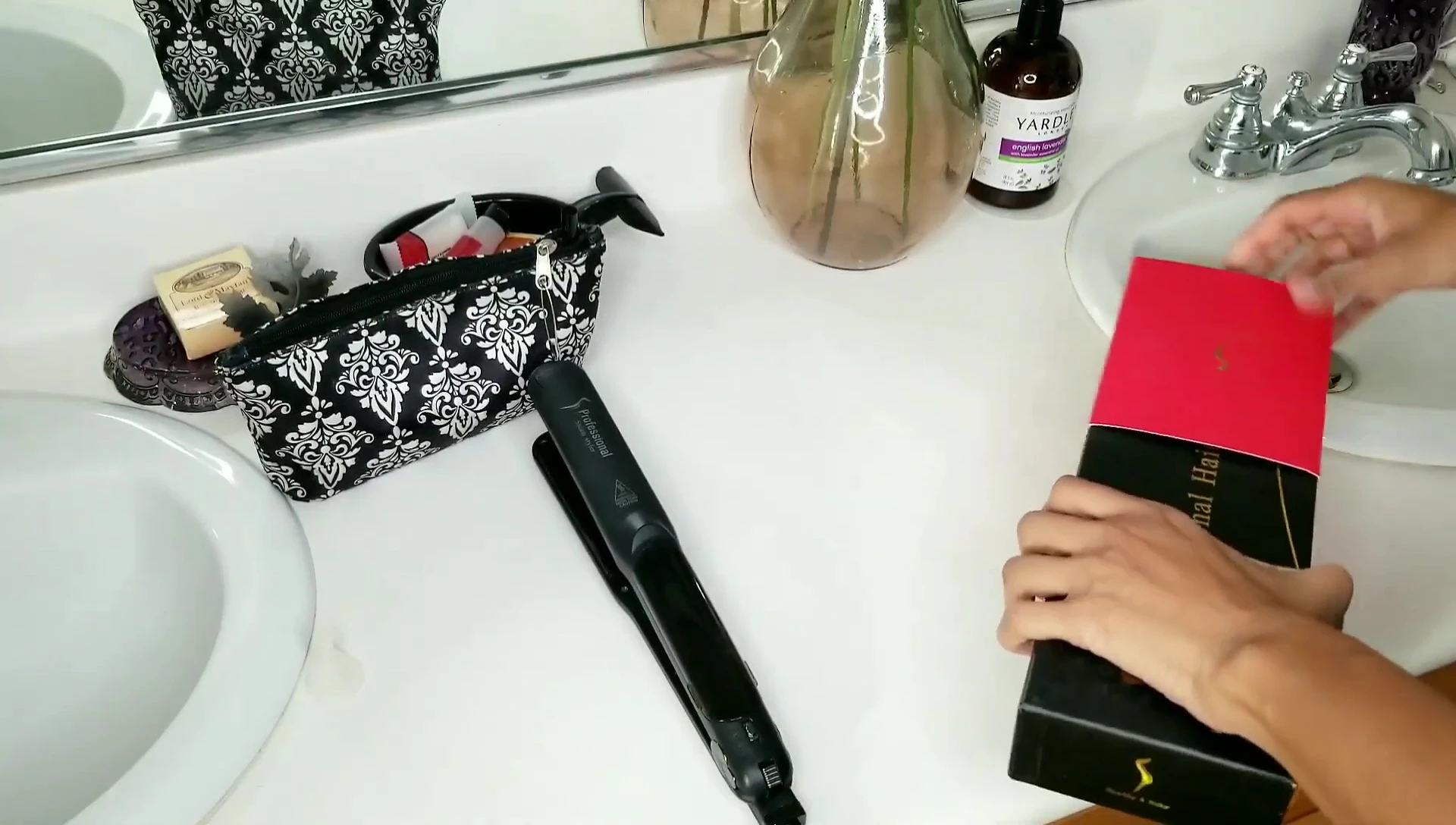 The box showing the flat iron's specifications