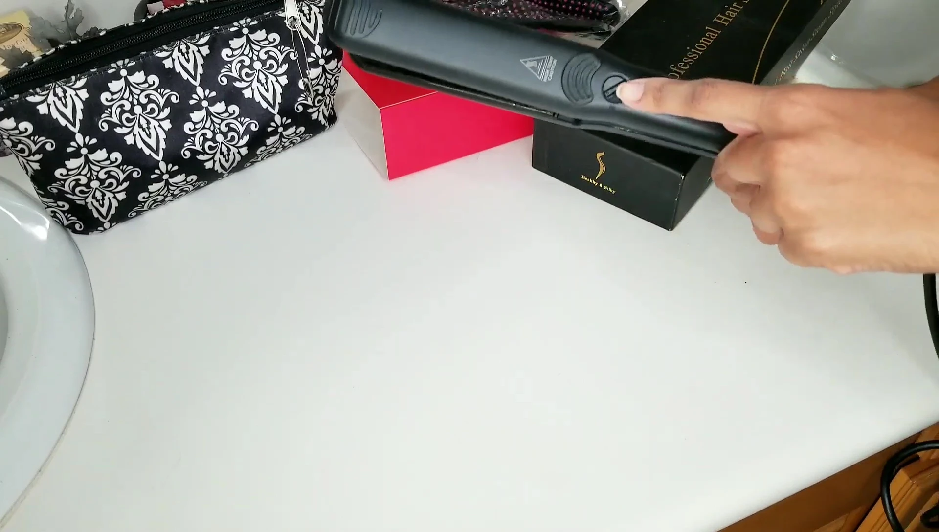 Demonstrating the steam control settings