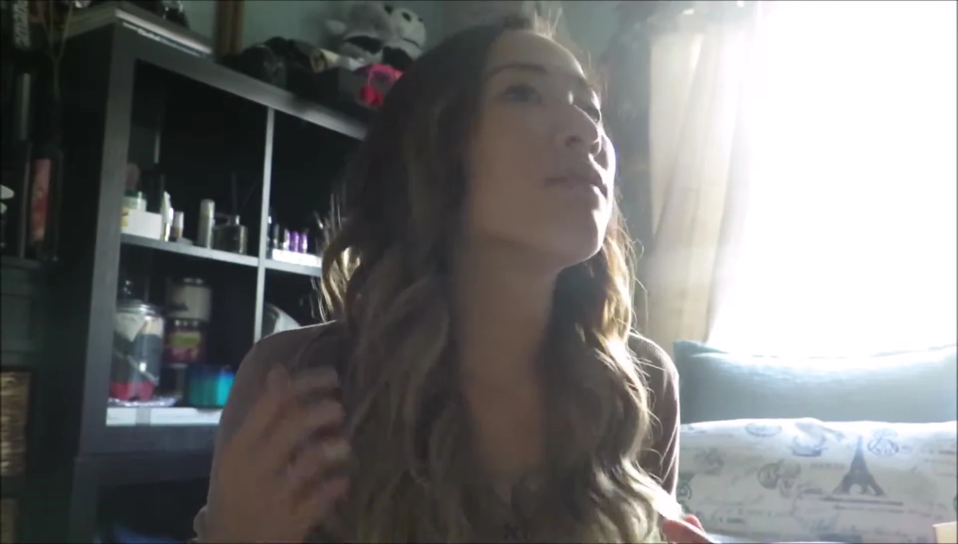 Final shot of the reviewer showing off their curls.