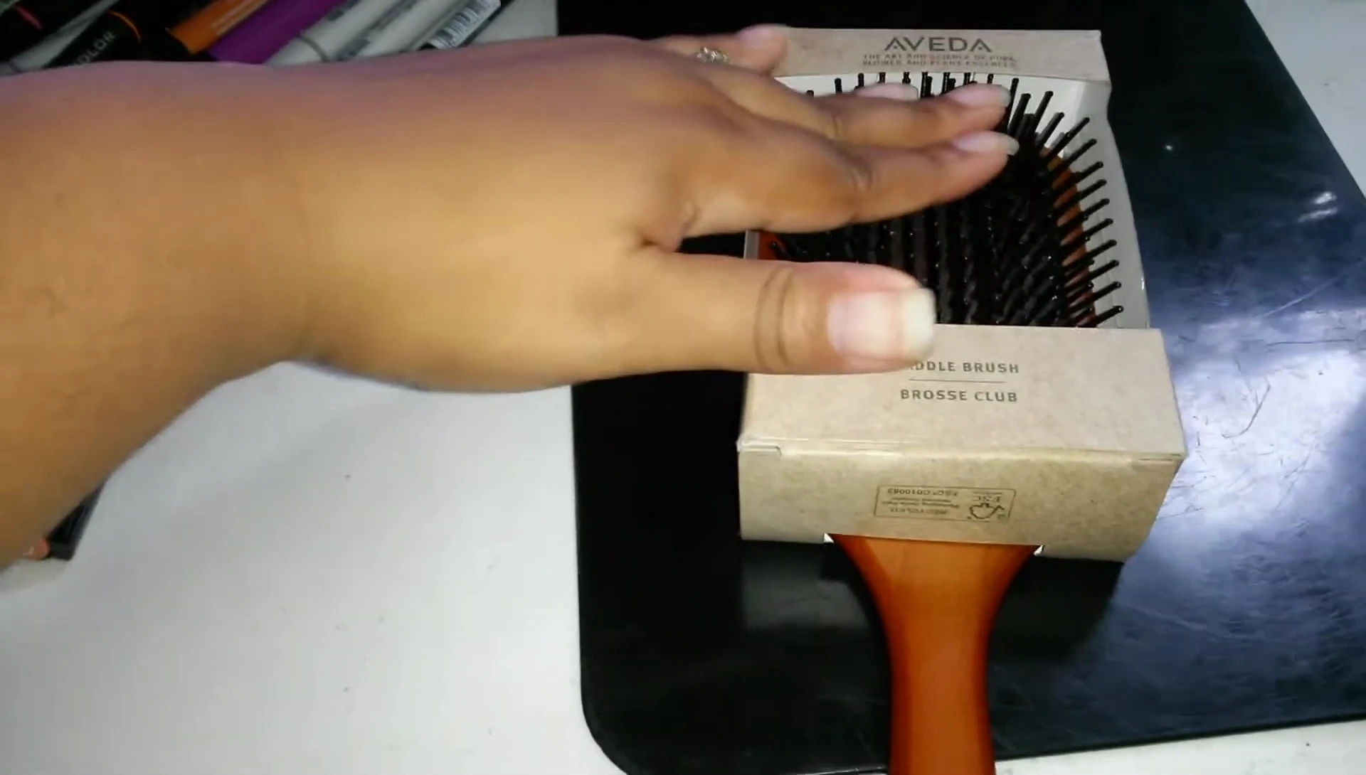 The reviewer emphasizing the brush's positive qualities.