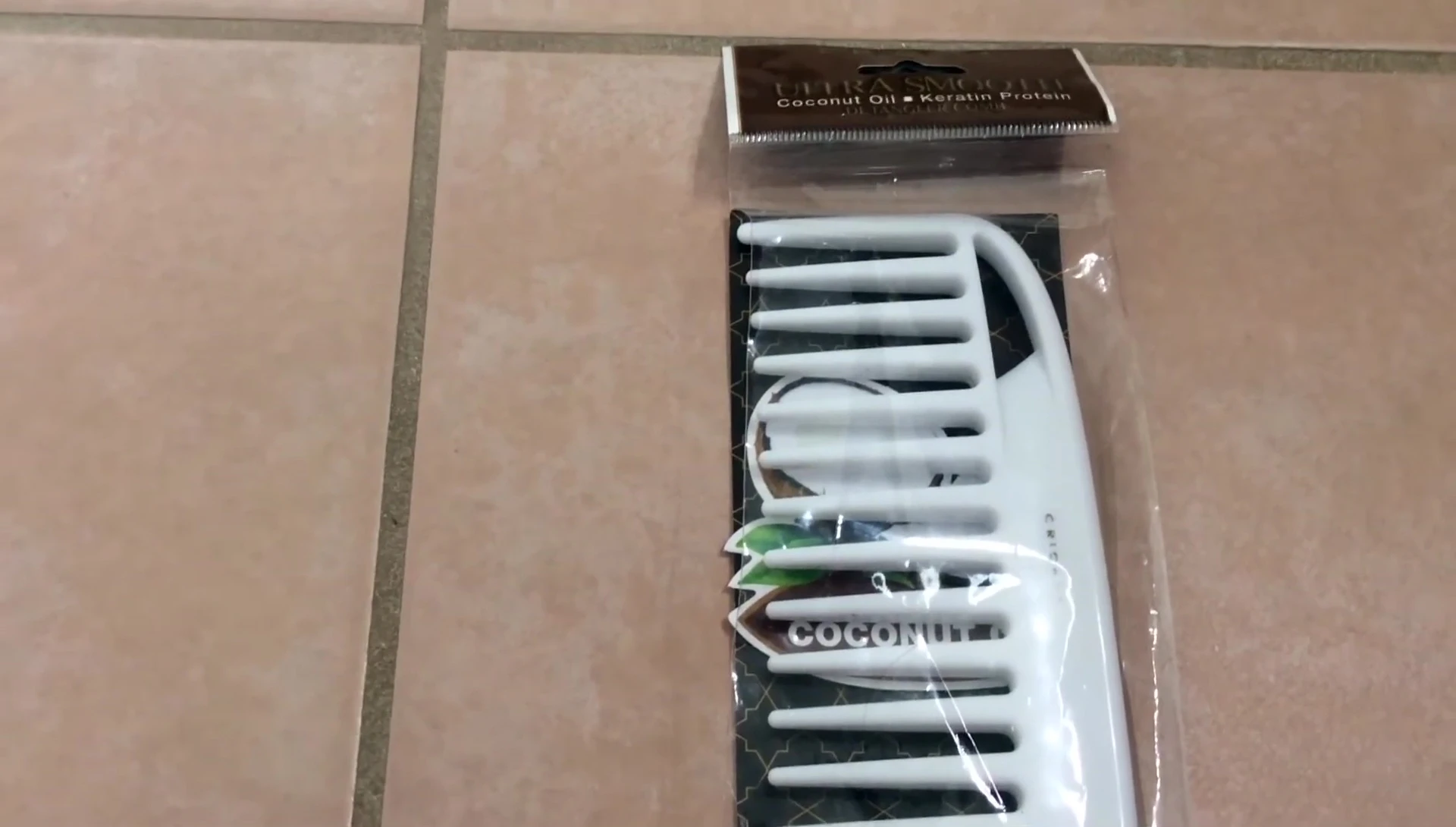 Close-up shot of the Cricket Ultra Smooth Detangler Comb packaging