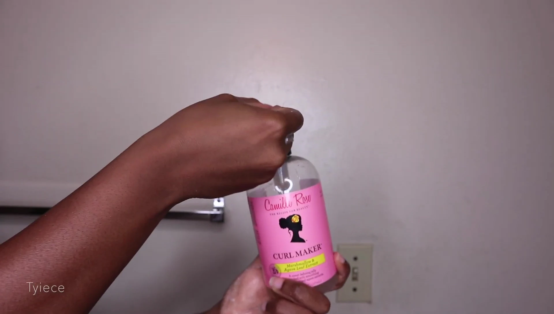 Close-up of the Curl Maker gel