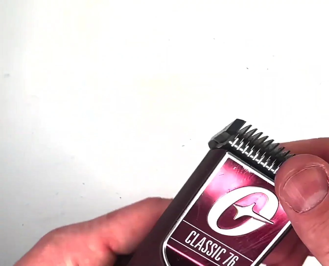 Close-up shot of the detachable metal blades of the Oster Classic 76.