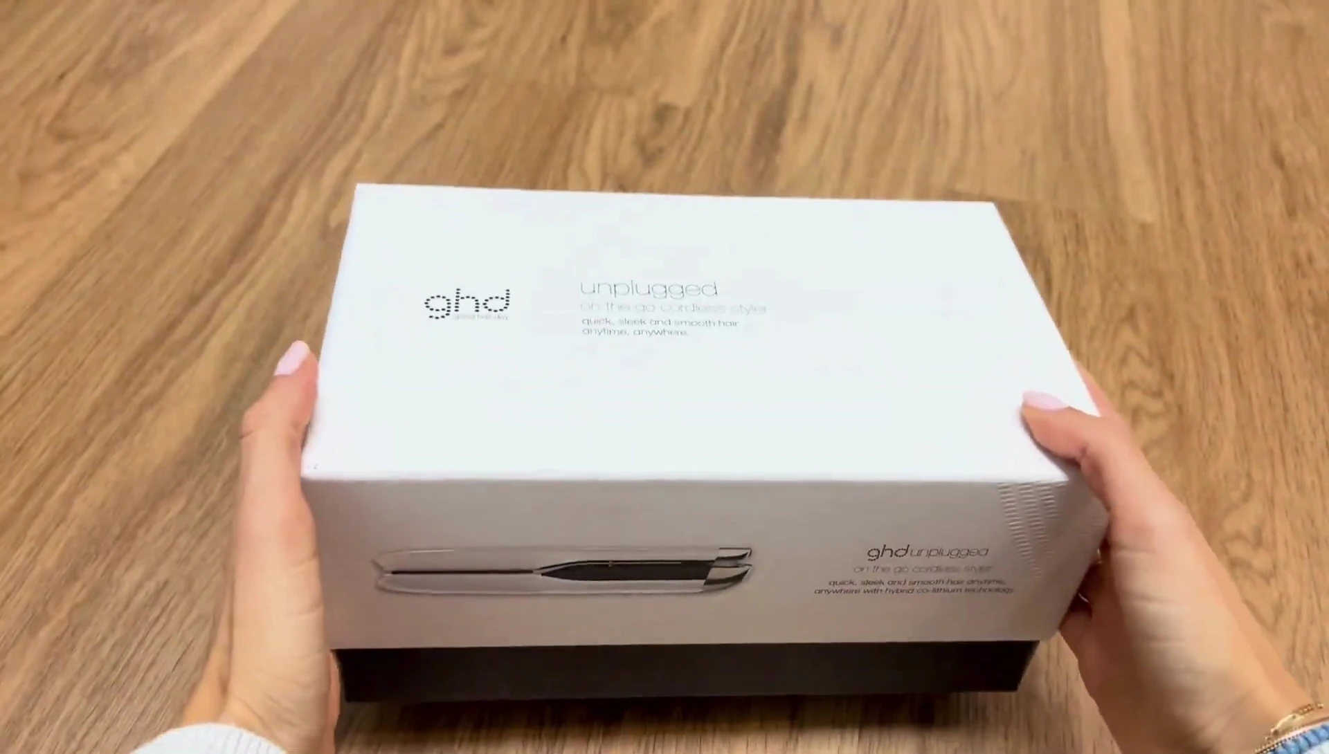 Close-up of the ghd Unplugged box showcasing its specifications.