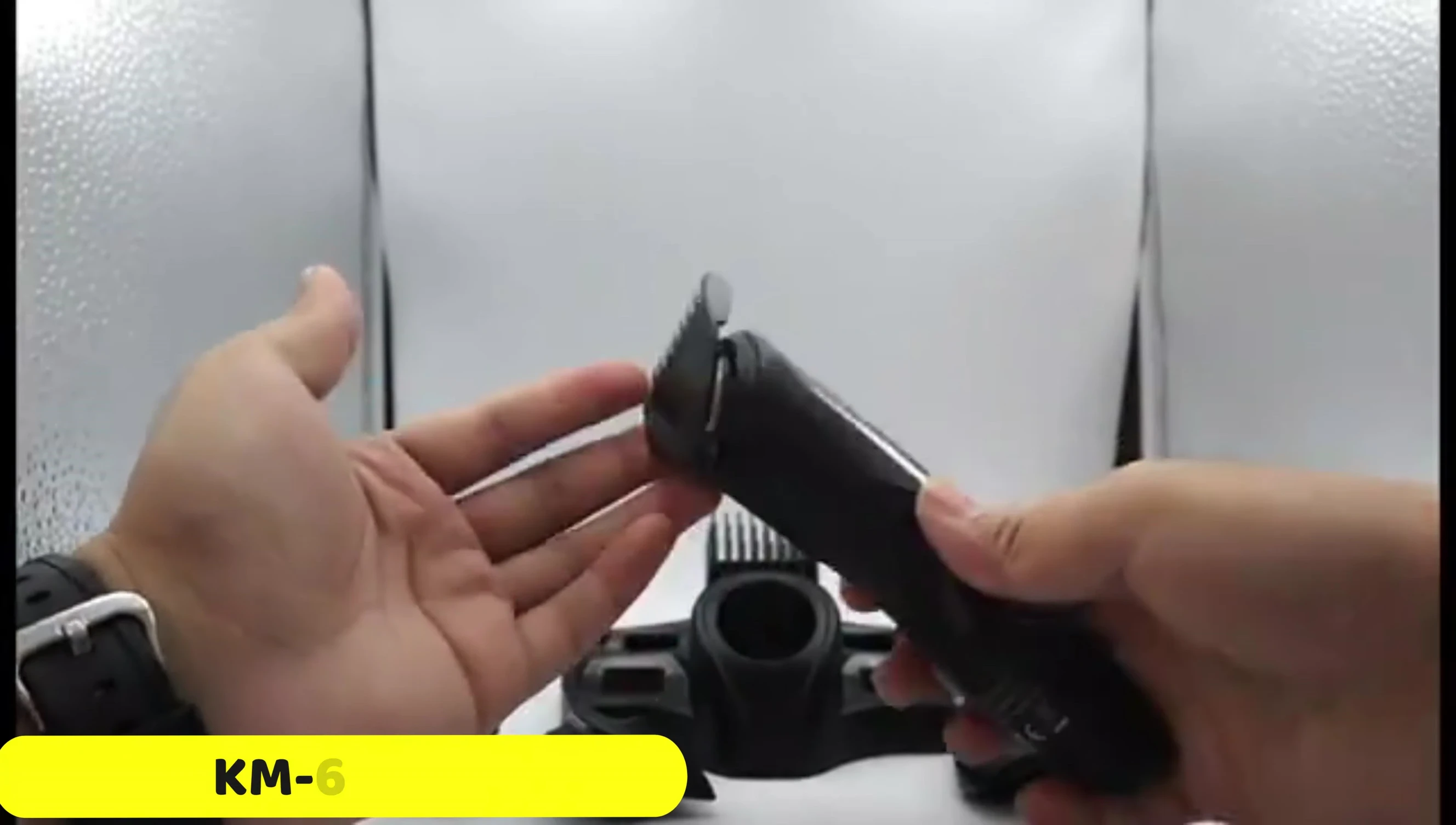Kemei KM-600 trimmer shown