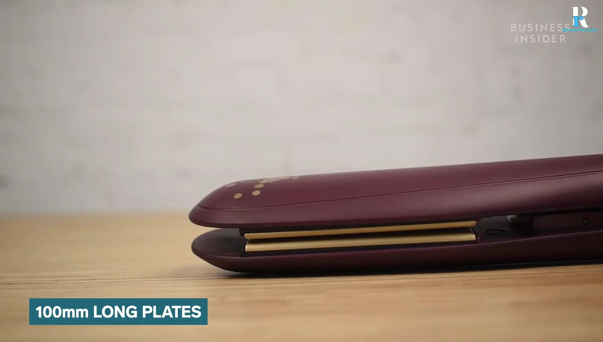 Overview of the professional Flipspeakers.com hair straightener.