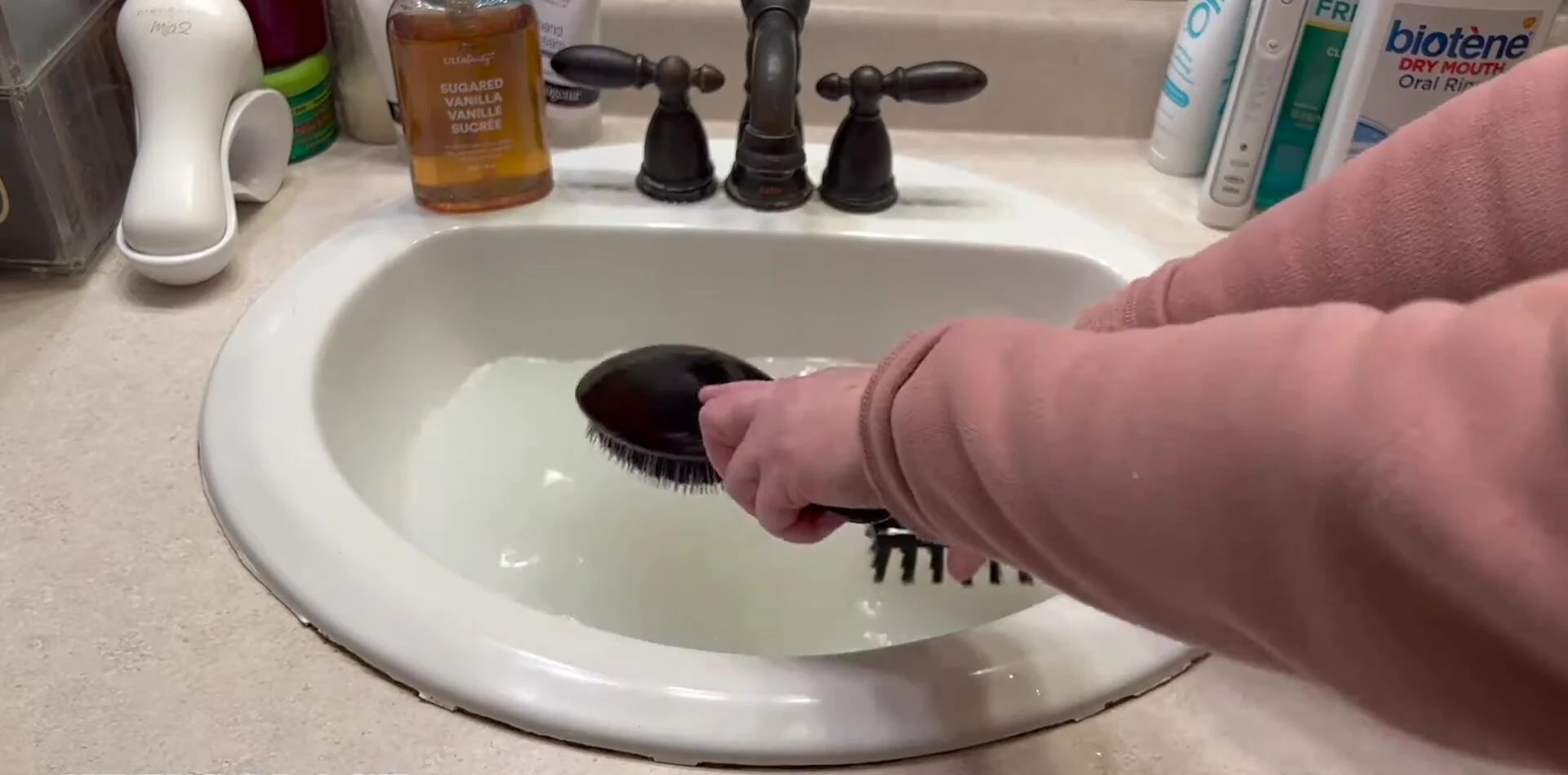 Warning against using the brush on wet hair