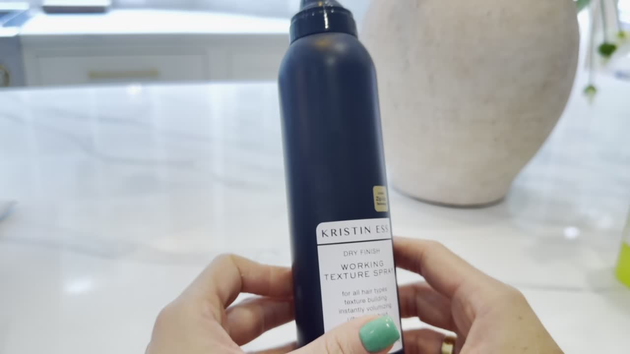 The reviewer demonstrating the light hold of the product.