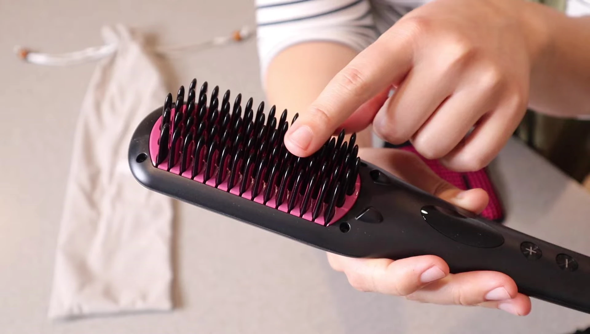 Close-up of the brush head, showing the wide teeth and design.