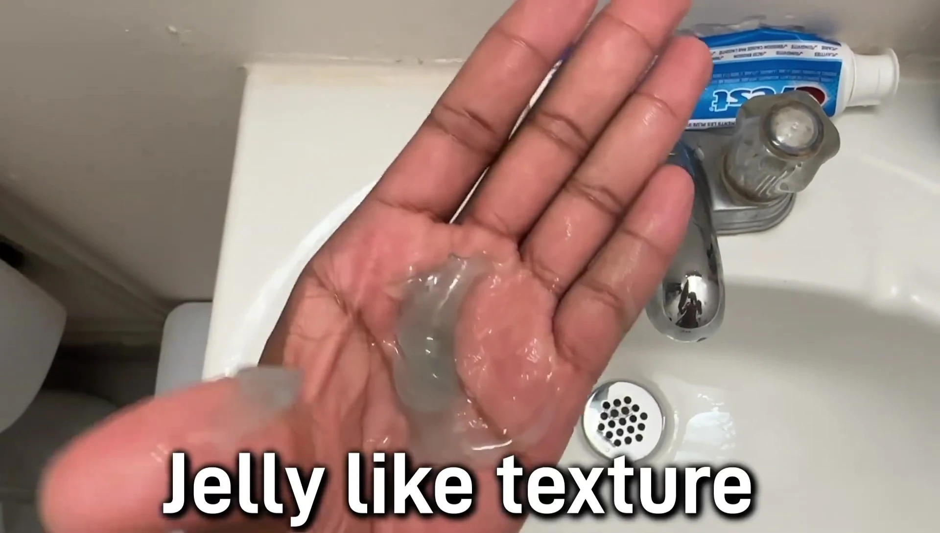 Image highlighting the blueberry scent of the product