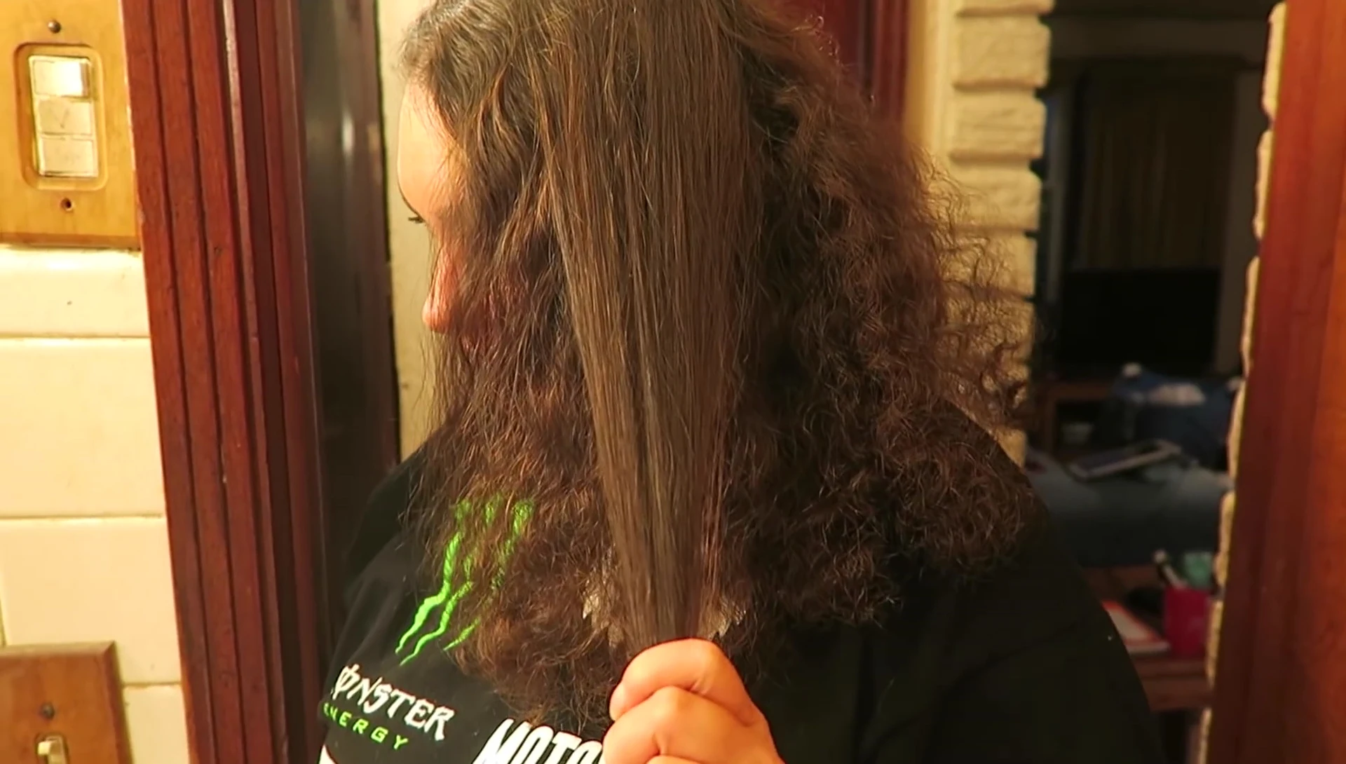 A side-by-side comparison of the straightened hair sections from both brushes.